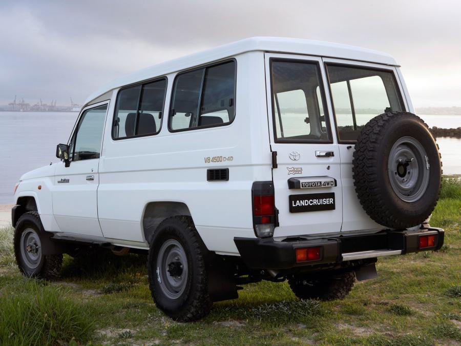  Toyota Land Cruiser 70 Troop Carrier 2007 года  (ZA) (фото 4 из 6)
